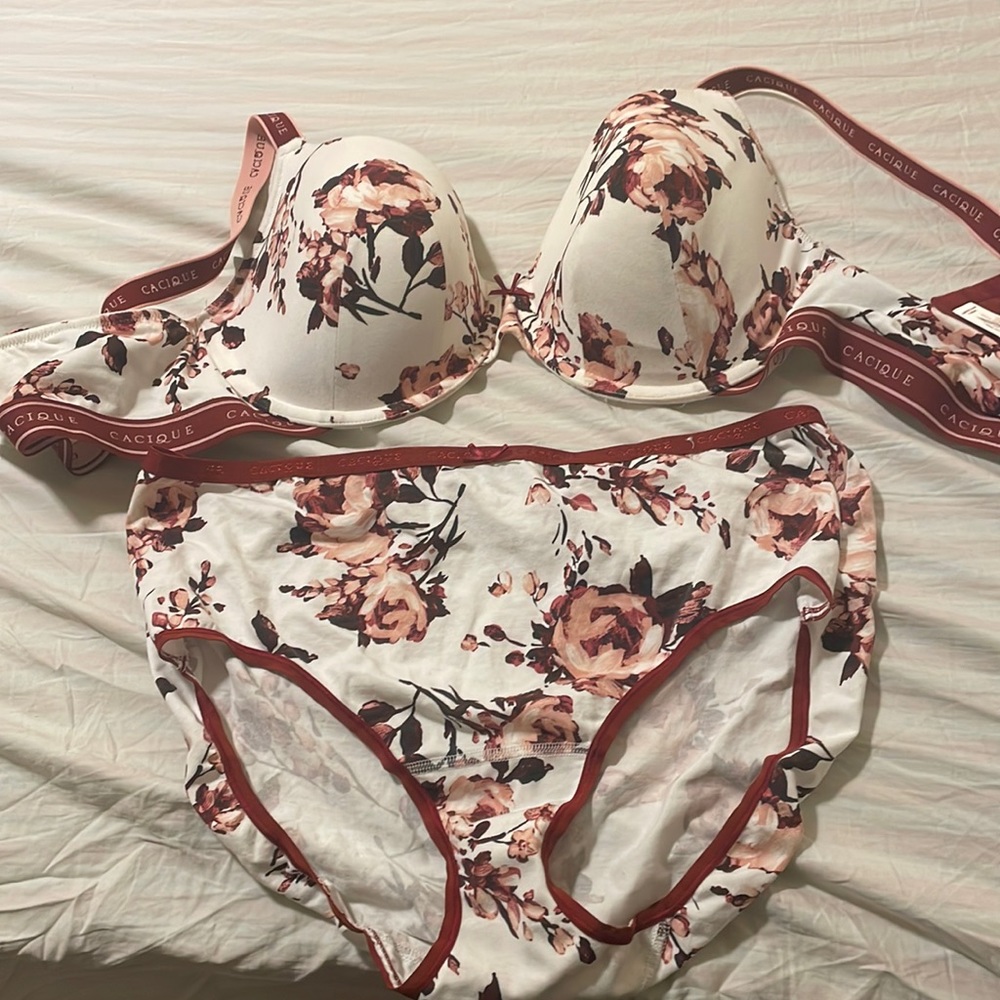 Cacique bra and panty set